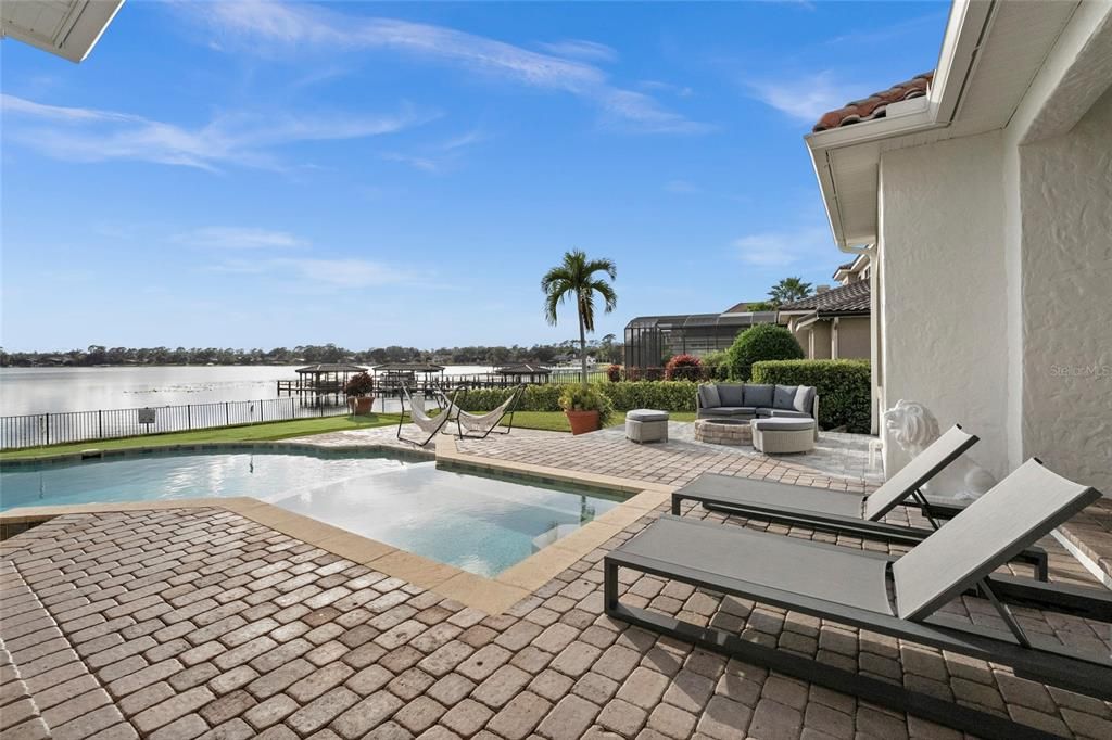 For Sale: $3,985,000 (6 beds, 6 baths, 6346 Square Feet)