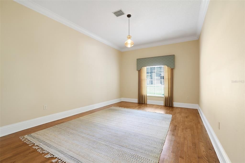 For Sale: $749,999 (5 beds, 4 baths, 4920 Square Feet)