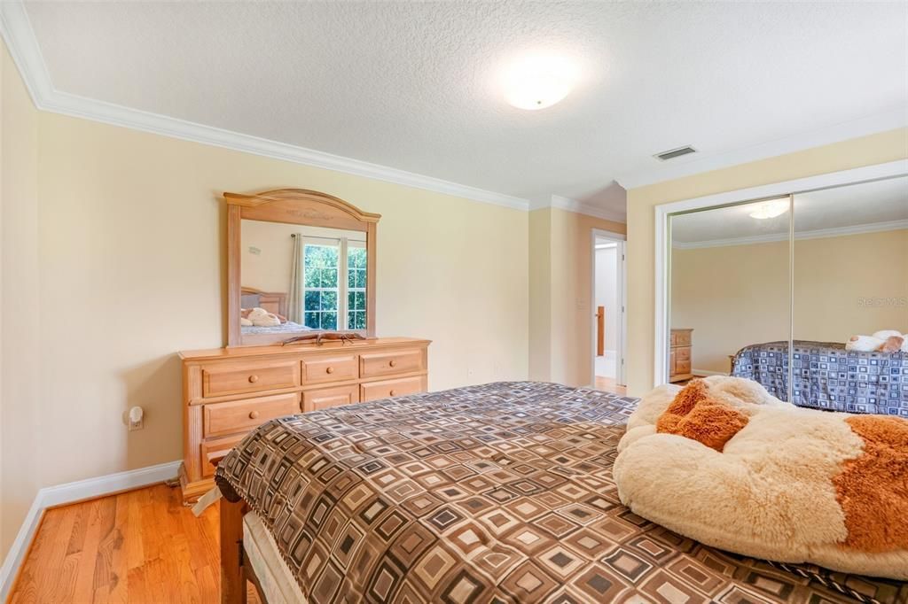 For Sale: $749,999 (5 beds, 4 baths, 4920 Square Feet)