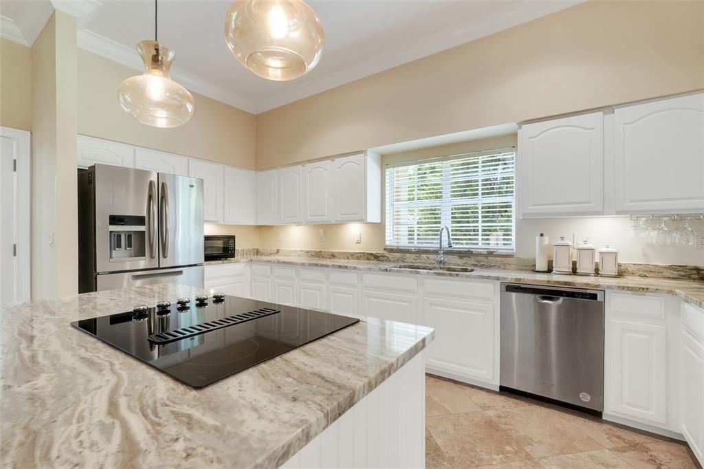 For Sale: $749,999 (5 beds, 4 baths, 4920 Square Feet)