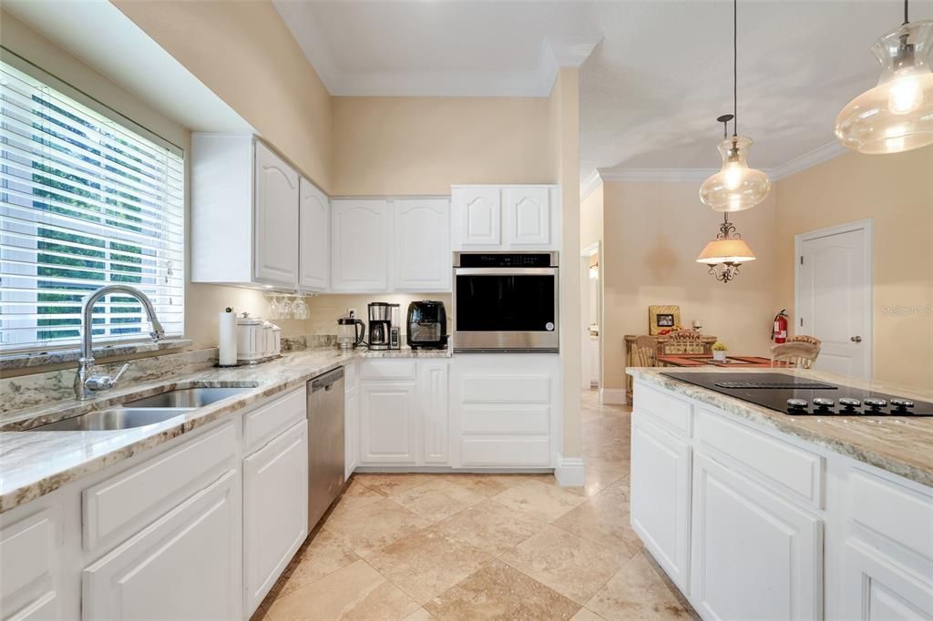 For Sale: $749,999 (5 beds, 4 baths, 4920 Square Feet)