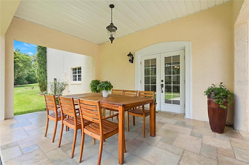 For Sale: $749,999 (5 beds, 4 baths, 4920 Square Feet)