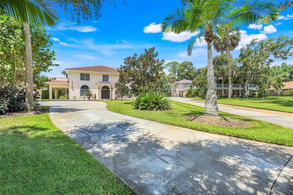 For Sale: $749,999 (5 beds, 4 baths, 4920 Square Feet)