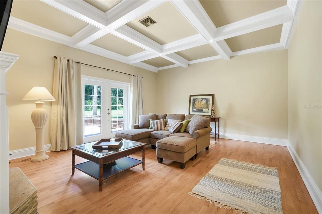 For Sale: $749,999 (5 beds, 4 baths, 4920 Square Feet)