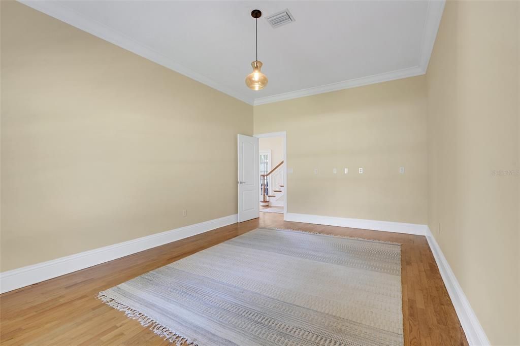 For Sale: $749,999 (5 beds, 4 baths, 4920 Square Feet)