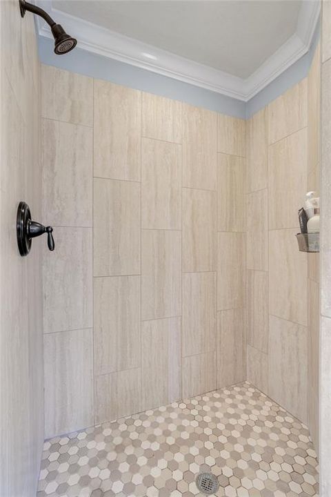 For Sale: $749,999 (5 beds, 4 baths, 4920 Square Feet)