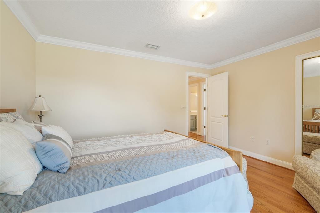 For Sale: $749,999 (5 beds, 4 baths, 4920 Square Feet)