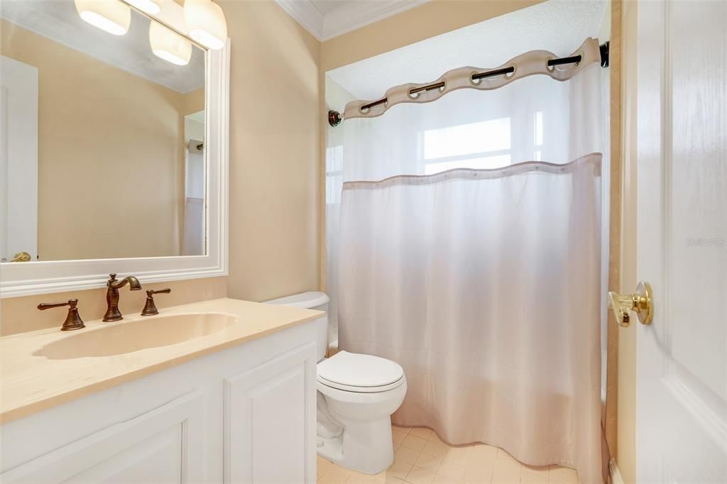 For Sale: $749,999 (5 beds, 4 baths, 4920 Square Feet)