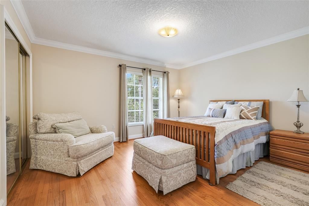 For Sale: $749,999 (5 beds, 4 baths, 4920 Square Feet)