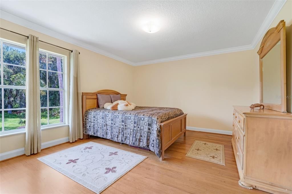 For Sale: $749,999 (5 beds, 4 baths, 4920 Square Feet)