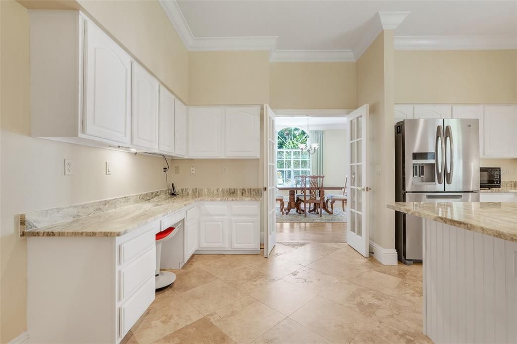 For Sale: $749,999 (5 beds, 4 baths, 4920 Square Feet)