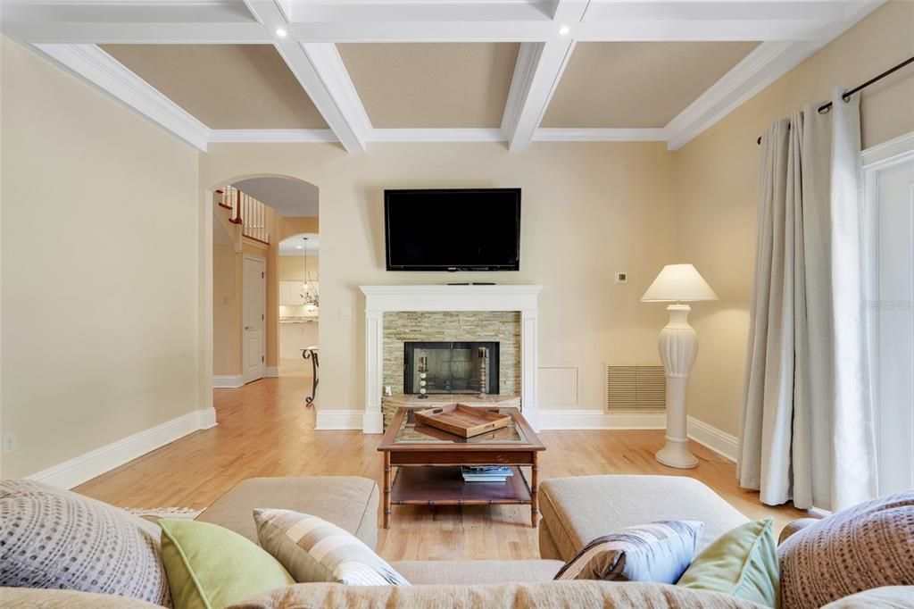 For Sale: $749,999 (5 beds, 4 baths, 4920 Square Feet)