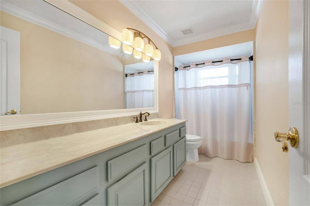 For Sale: $749,999 (5 beds, 4 baths, 4920 Square Feet)