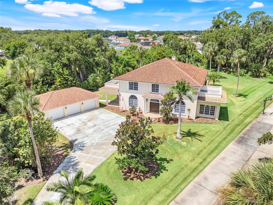 For Sale: $749,999 (5 beds, 4 baths, 4920 Square Feet)