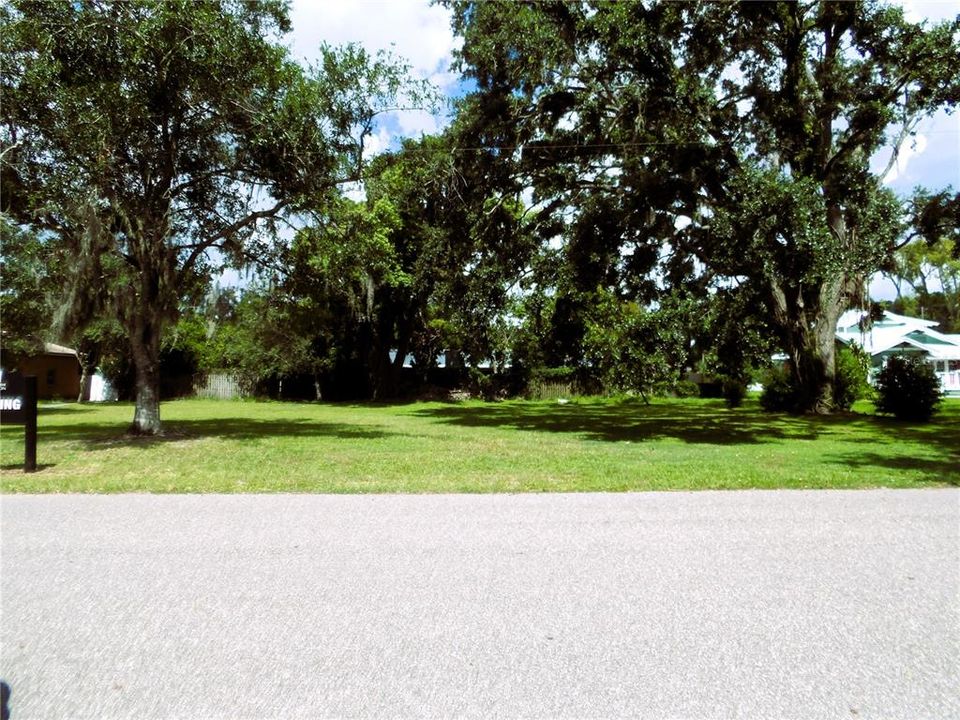 Activo con contrato: $110,000 (0.28 acres)