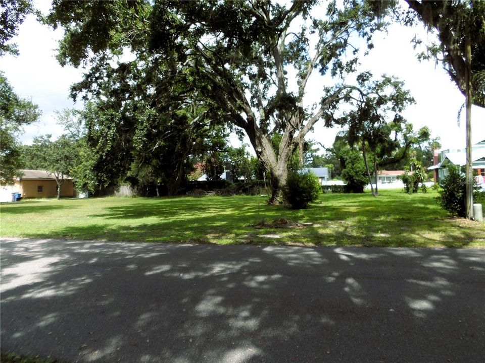 Activo con contrato: $110,000 (0.28 acres)