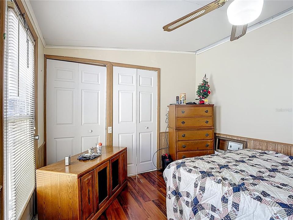 For Sale: $100,000 (2 beds, 1 baths, 726 Square Feet)
