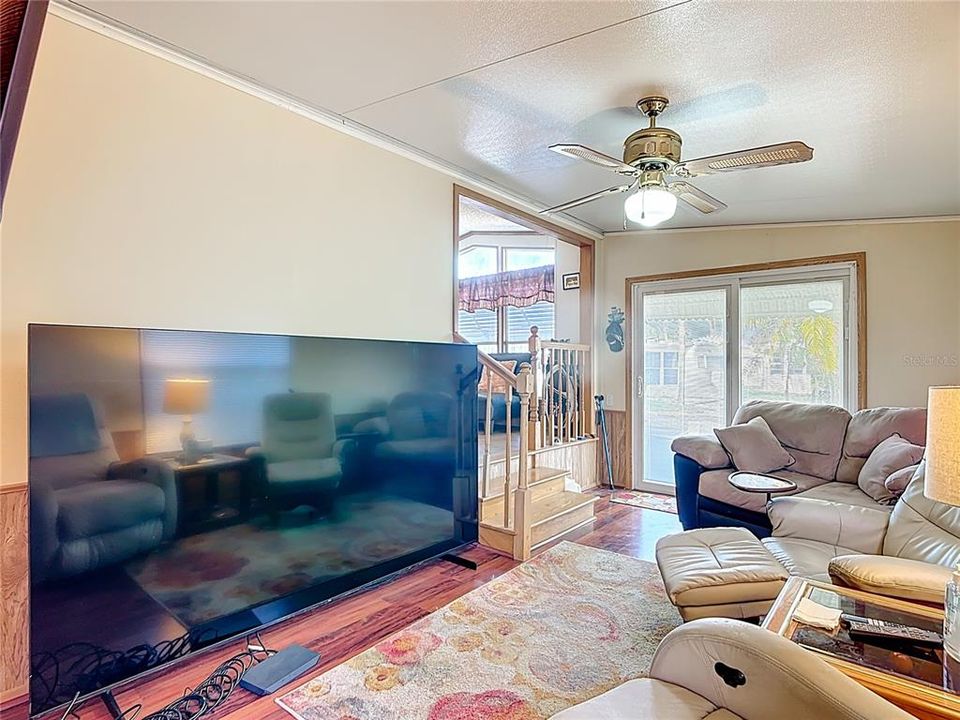 For Sale: $100,000 (2 beds, 1 baths, 726 Square Feet)