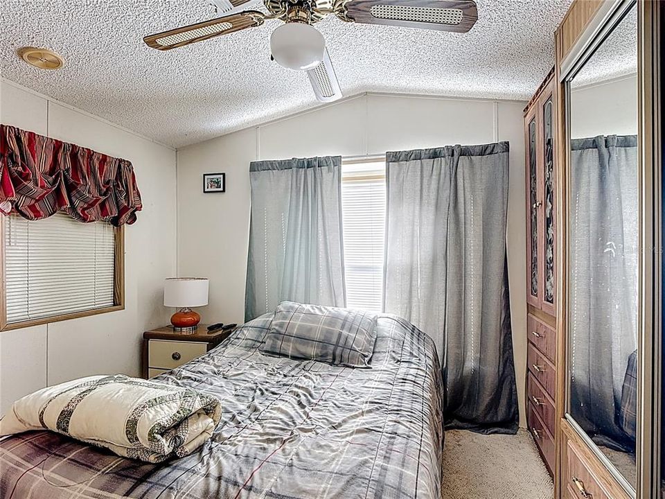 For Sale: $100,000 (2 beds, 1 baths, 726 Square Feet)