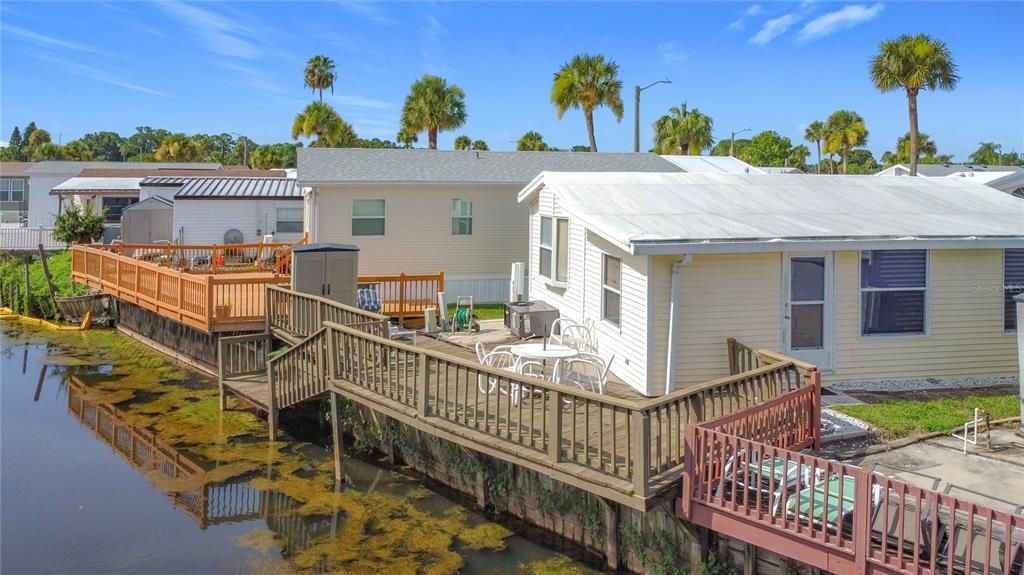 For Sale: $100,000 (2 beds, 1 baths, 726 Square Feet)