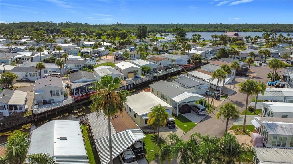 For Sale: $100,000 (2 beds, 1 baths, 726 Square Feet)