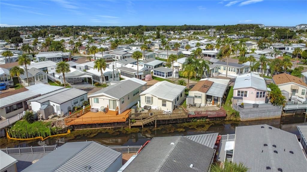 For Sale: $100,000 (2 beds, 1 baths, 726 Square Feet)