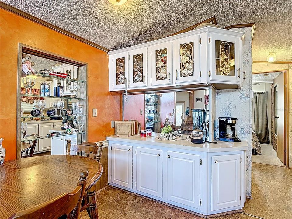 For Sale: $100,000 (2 beds, 1 baths, 726 Square Feet)