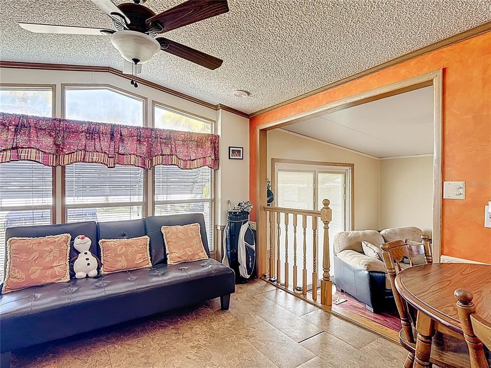 For Sale: $100,000 (2 beds, 1 baths, 726 Square Feet)