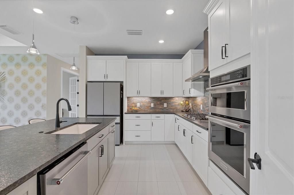 Active With Contract: $639,900 (2 beds, 2 baths, 1938 Square Feet)