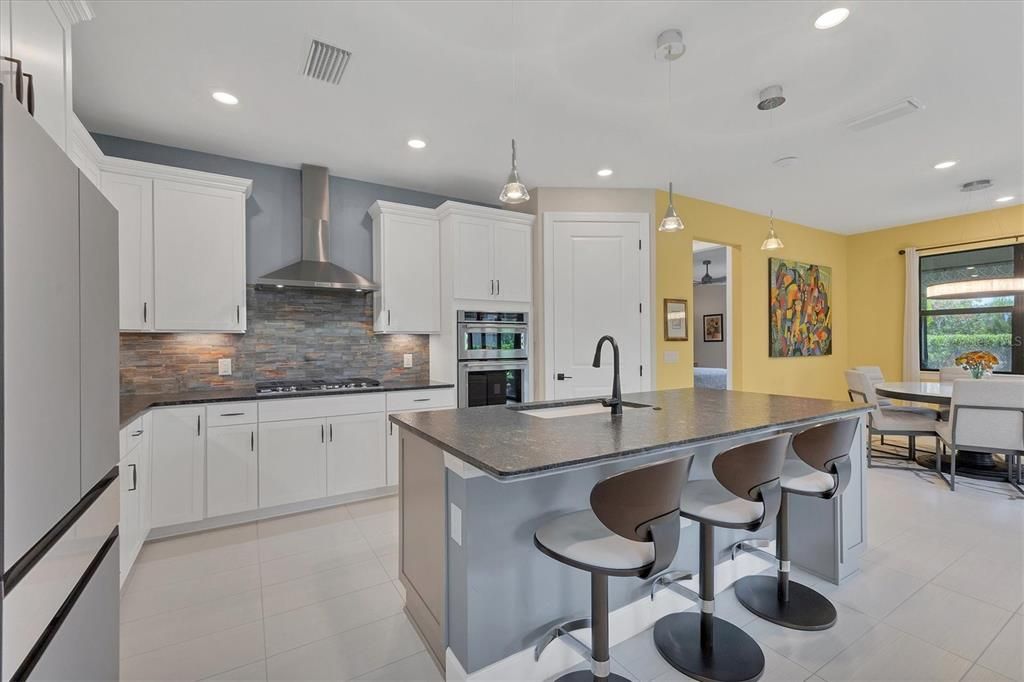 Active With Contract: $639,900 (2 beds, 2 baths, 1938 Square Feet)