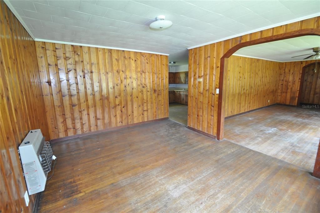 For Sale: $170,000 (3 beds, 2 baths, 1549 Square Feet)