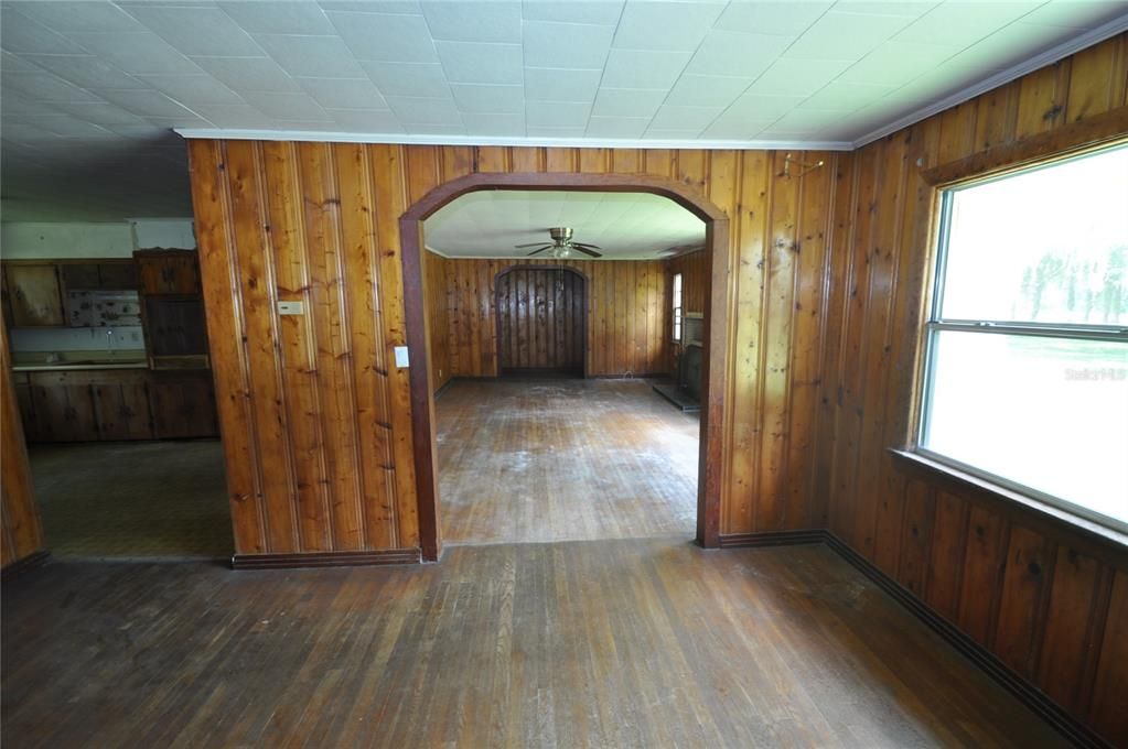 For Sale: $170,000 (3 beds, 2 baths, 1549 Square Feet)