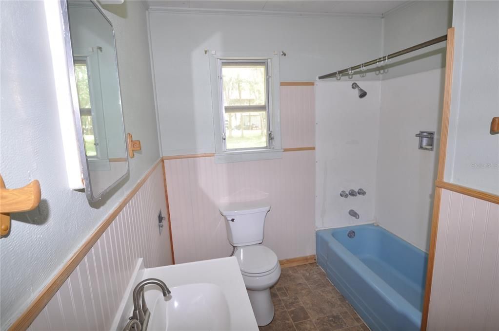 For Sale: $170,000 (3 beds, 2 baths, 1549 Square Feet)