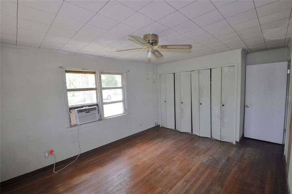 For Sale: $170,000 (3 beds, 2 baths, 1549 Square Feet)