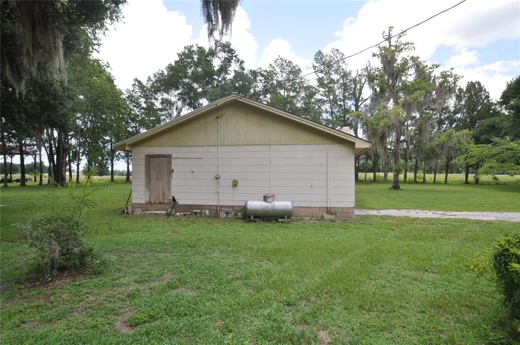 For Sale: $170,000 (3 beds, 2 baths, 1549 Square Feet)