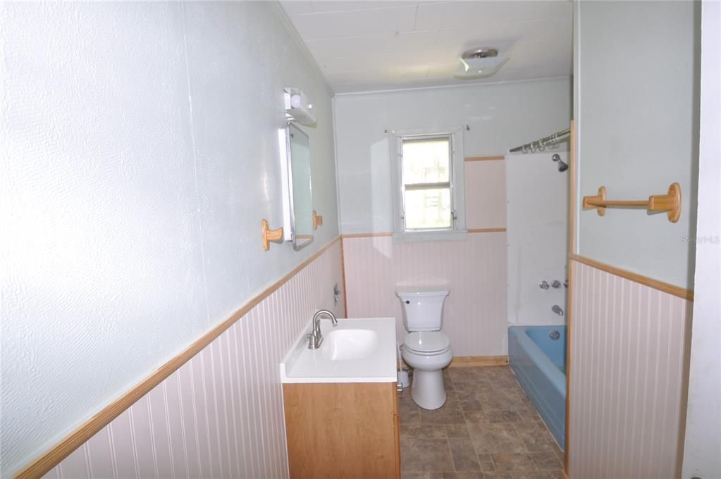 For Sale: $170,000 (3 beds, 2 baths, 1549 Square Feet)
