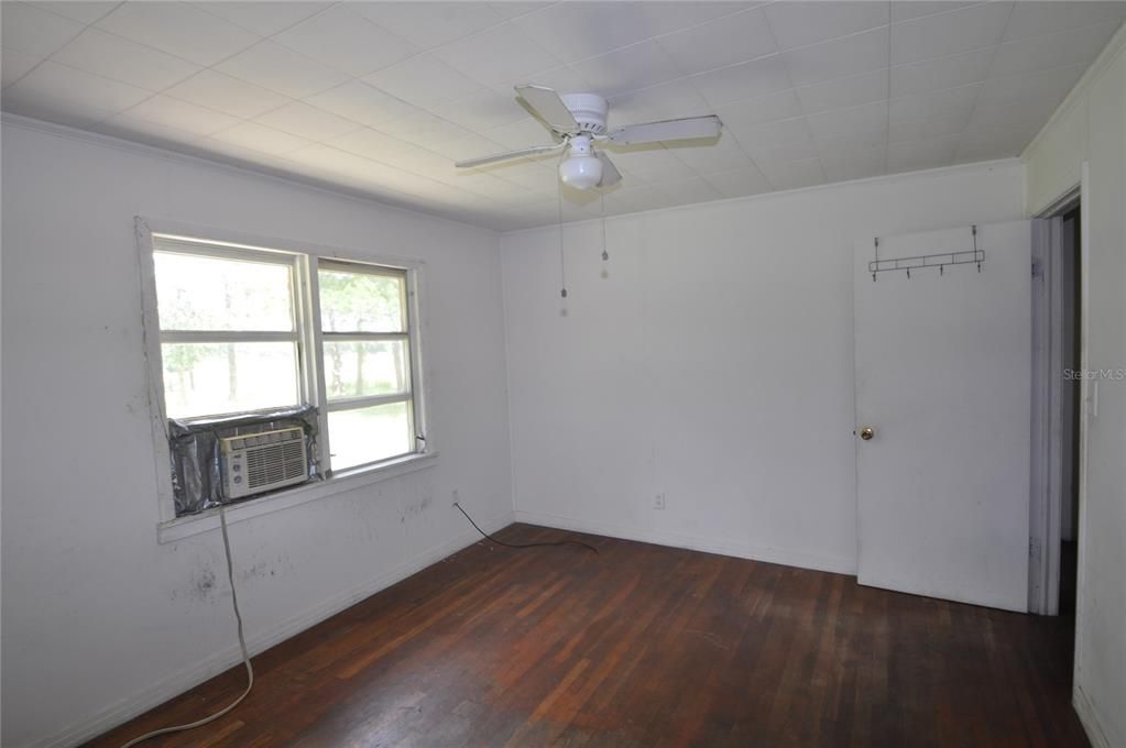 For Sale: $170,000 (3 beds, 2 baths, 1549 Square Feet)