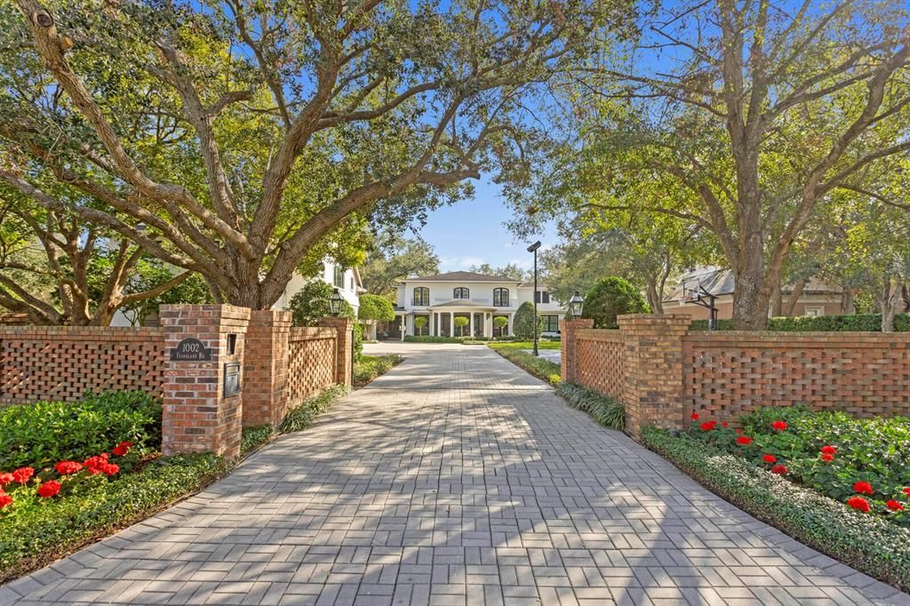 For Rent: $27,000 (6 beds, 4 baths, 7650 Square Feet)