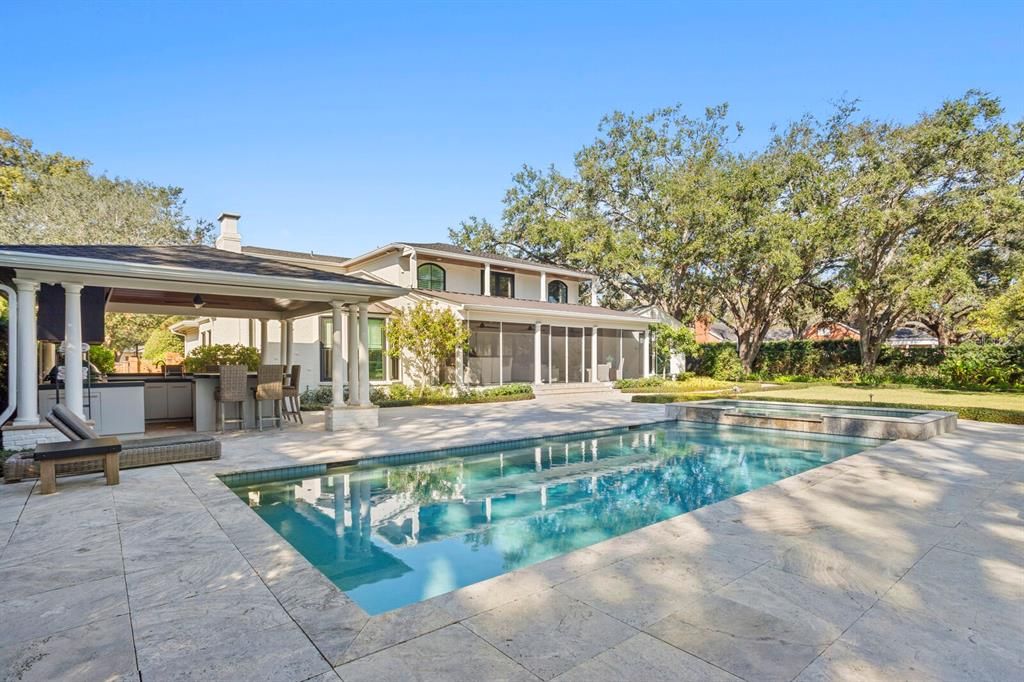 For Rent: $27,000 (6 beds, 4 baths, 7650 Square Feet)