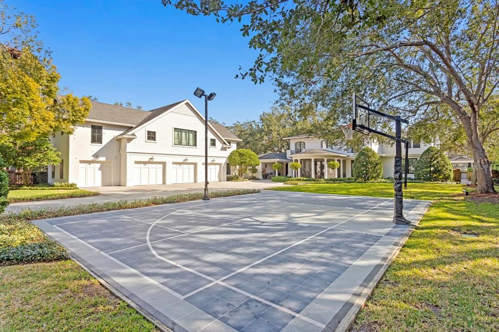 For Rent: $27,000 (6 beds, 4 baths, 7650 Square Feet)