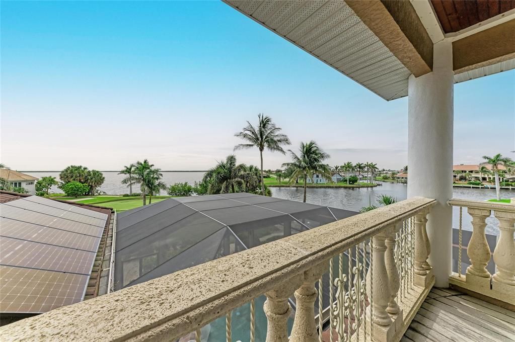 For Sale: $2,099,000 (4 beds, 4 baths, 4752 Square Feet)