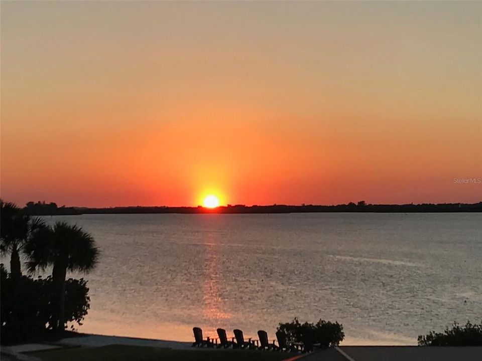 For Sale: $2,099,000 (4 beds, 4 baths, 4752 Square Feet)