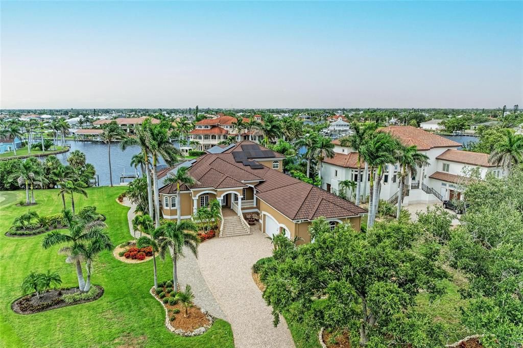 For Sale: $2,099,000 (4 beds, 4 baths, 4752 Square Feet)
