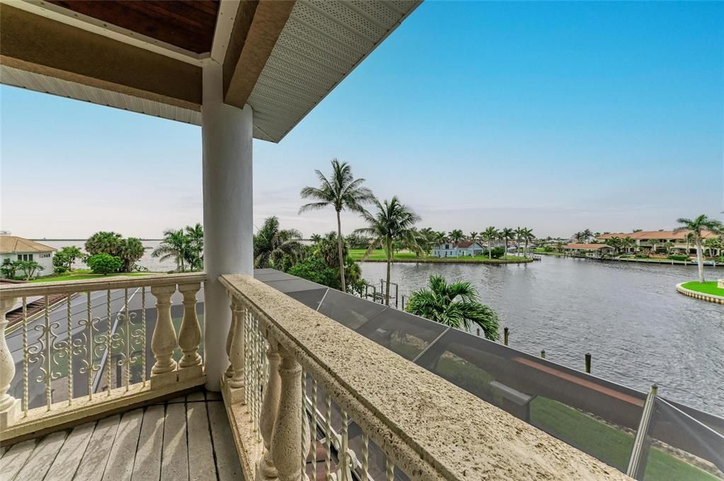 For Sale: $2,099,000 (4 beds, 4 baths, 4752 Square Feet)