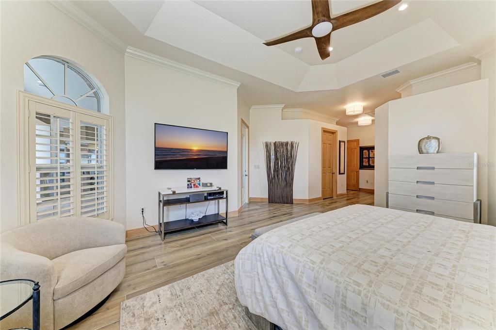 For Sale: $2,099,000 (4 beds, 4 baths, 4752 Square Feet)