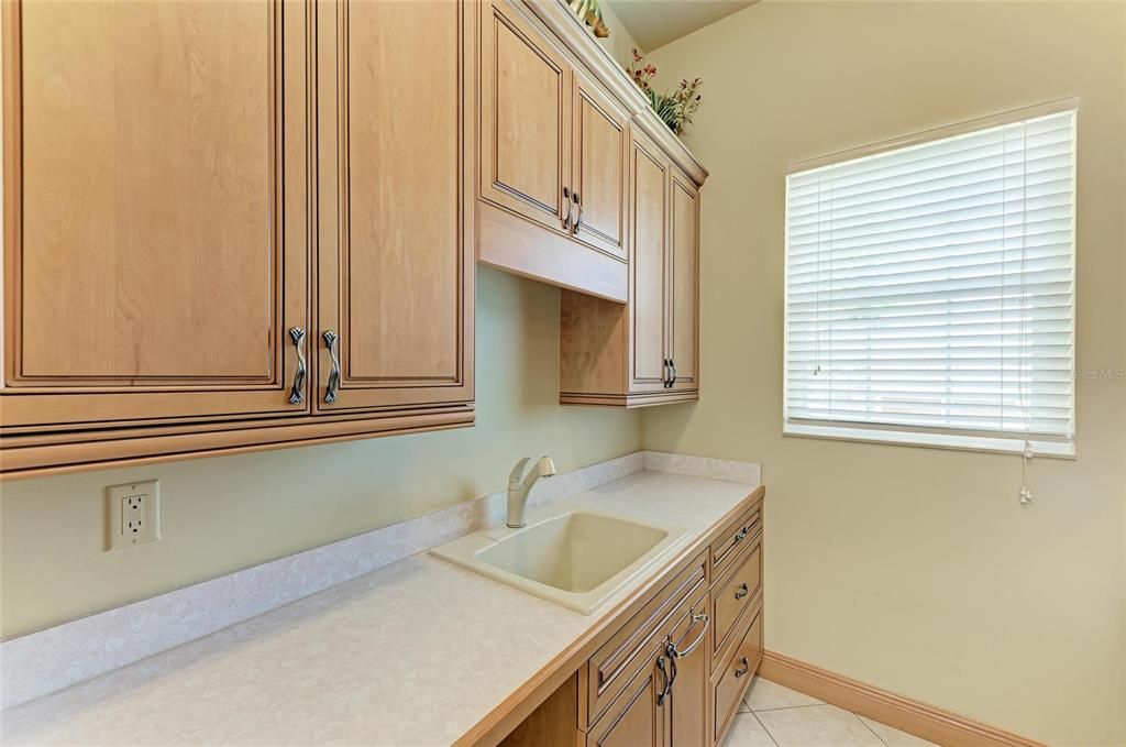 For Sale: $2,099,000 (4 beds, 4 baths, 4752 Square Feet)