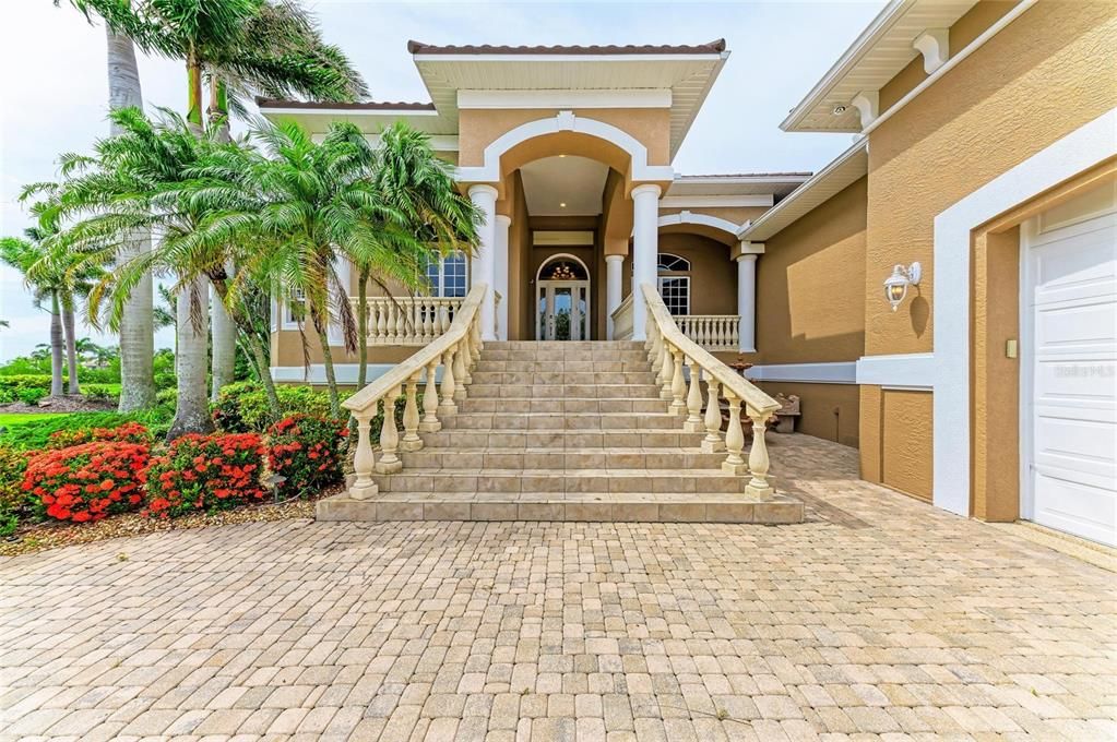 For Sale: $2,099,000 (4 beds, 4 baths, 4752 Square Feet)