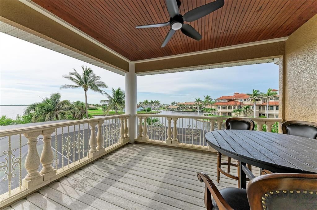 For Sale: $2,099,000 (4 beds, 4 baths, 4752 Square Feet)