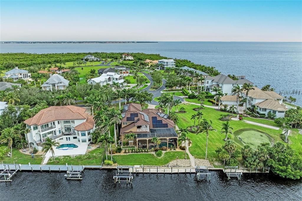 For Sale: $2,099,000 (4 beds, 4 baths, 4752 Square Feet)