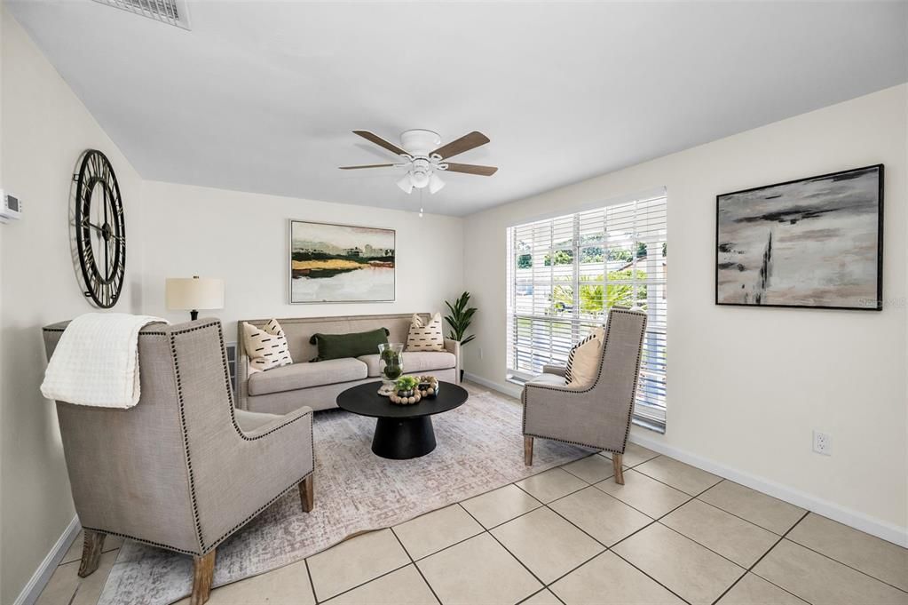 Под контрактом: $189,900 (2 спален, 1 ванн, 1068 Квадратных фут)